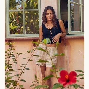 Velvet by Graham & Spencer Tammy Linen Short in Sand